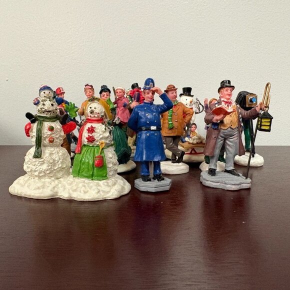 Lot Of Lemax Christmas Village Figures Accessories Good Condition (as is) - Picture 3 of 13